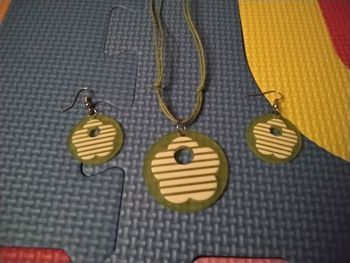 Parrure collier et boucles d'oreilles fleurs