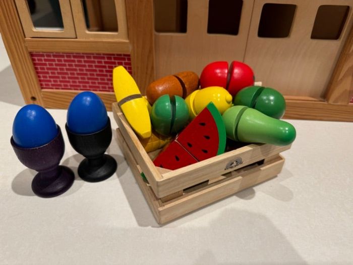 Joli ensemble de fruits et légumes en bois pour jouer à la dînette