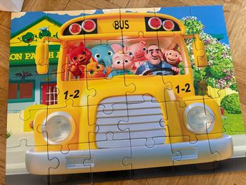 Puzzle bus