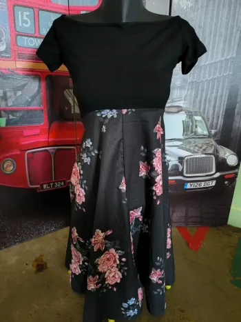 13412 robe noire fleurie femme S