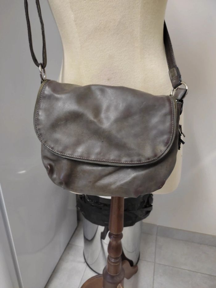 Beau sac à main gris