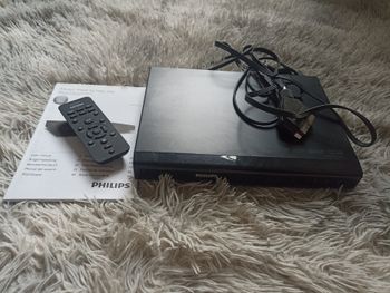 Lecteur DVD Philips avec câbles très bon état