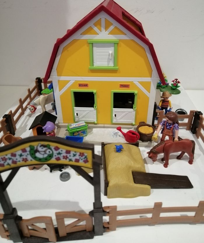 Playmobil  theme poneys club