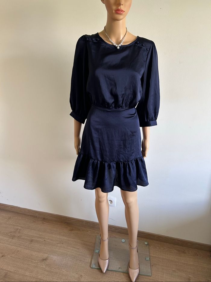Robe bleue marine satinée Naf Naf taille 38 jamais portée - photo numéro 3