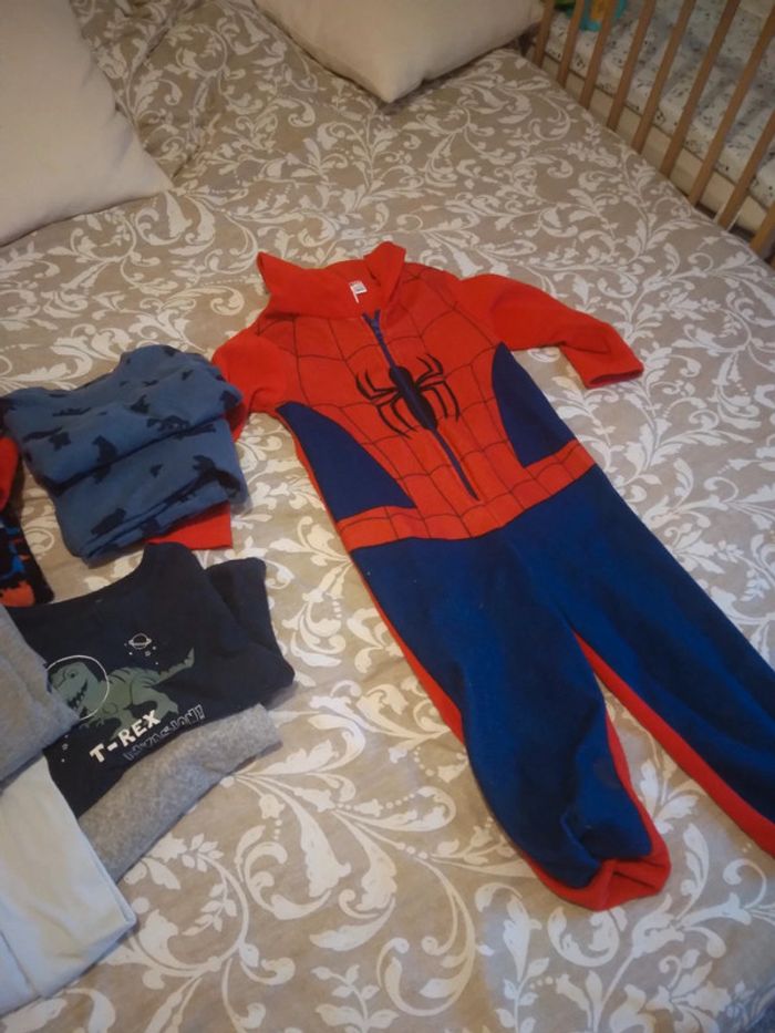 Lot 3 ensembles pyjamas polaires 1 surpyjama et 3 hauts et 2 pantalon - photo numéro 2