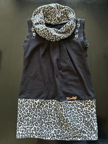 Robe sans manche noire et léopard 4 ans