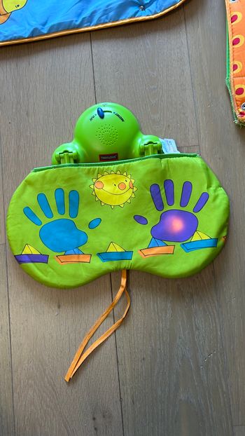 Tapis d'éveil bébé Gymini Kick et Play de Tiny Love
