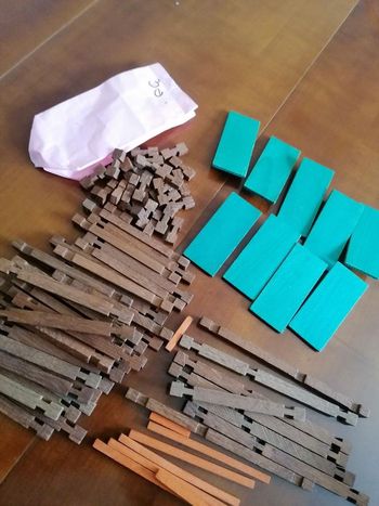 Lot de pièces en bois pour chalet 