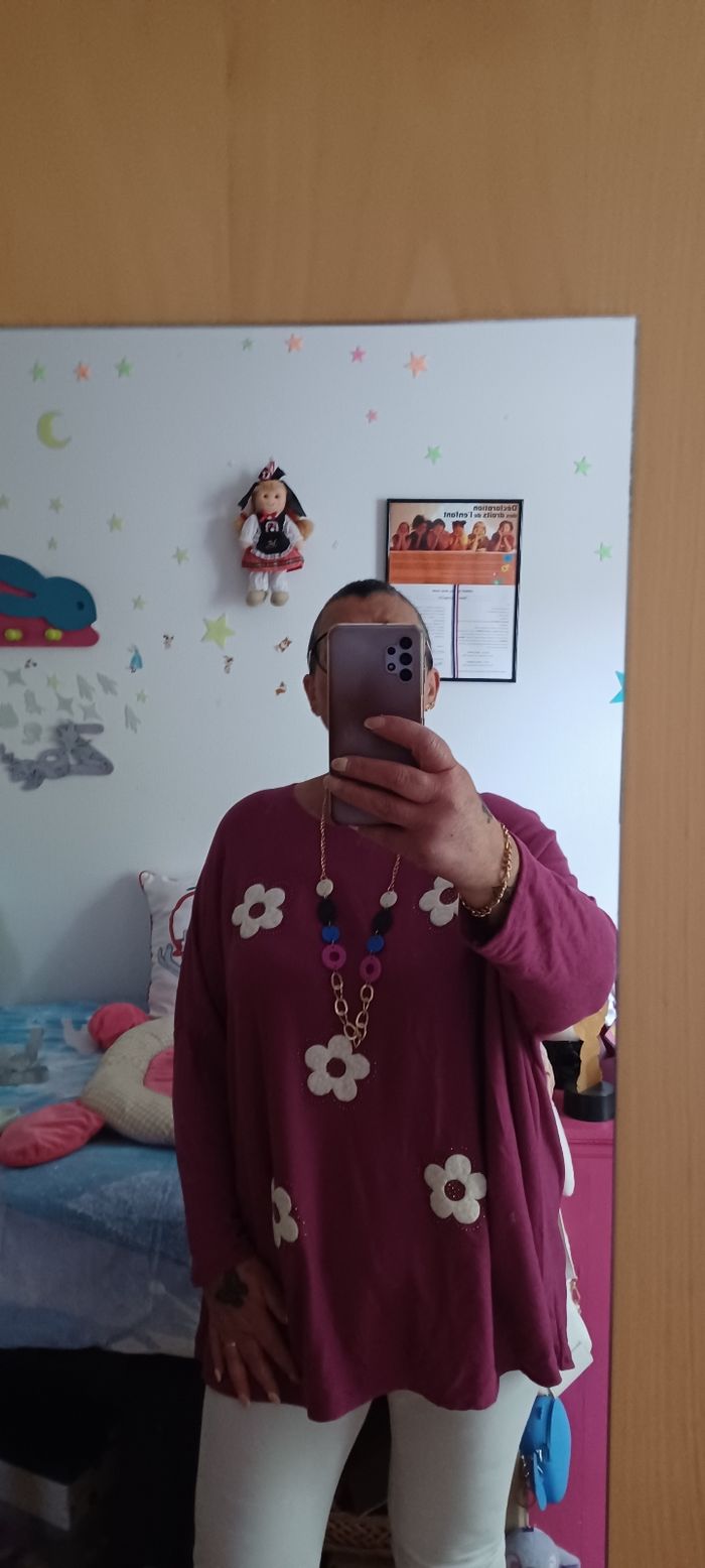 Très joli pull oversieze avec des fleurs femme T U - photo numéro 2