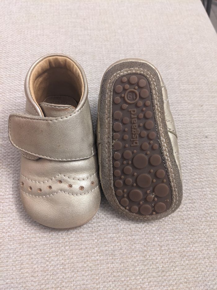Chaussures bisgaard pointure 19 - photo numéro 3