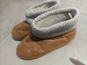 Paire de Chaussons enfant style Inuit isotoner taille 25