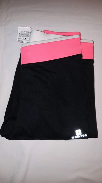 Legging rose noir et blanc Domyos en taille 2XS.