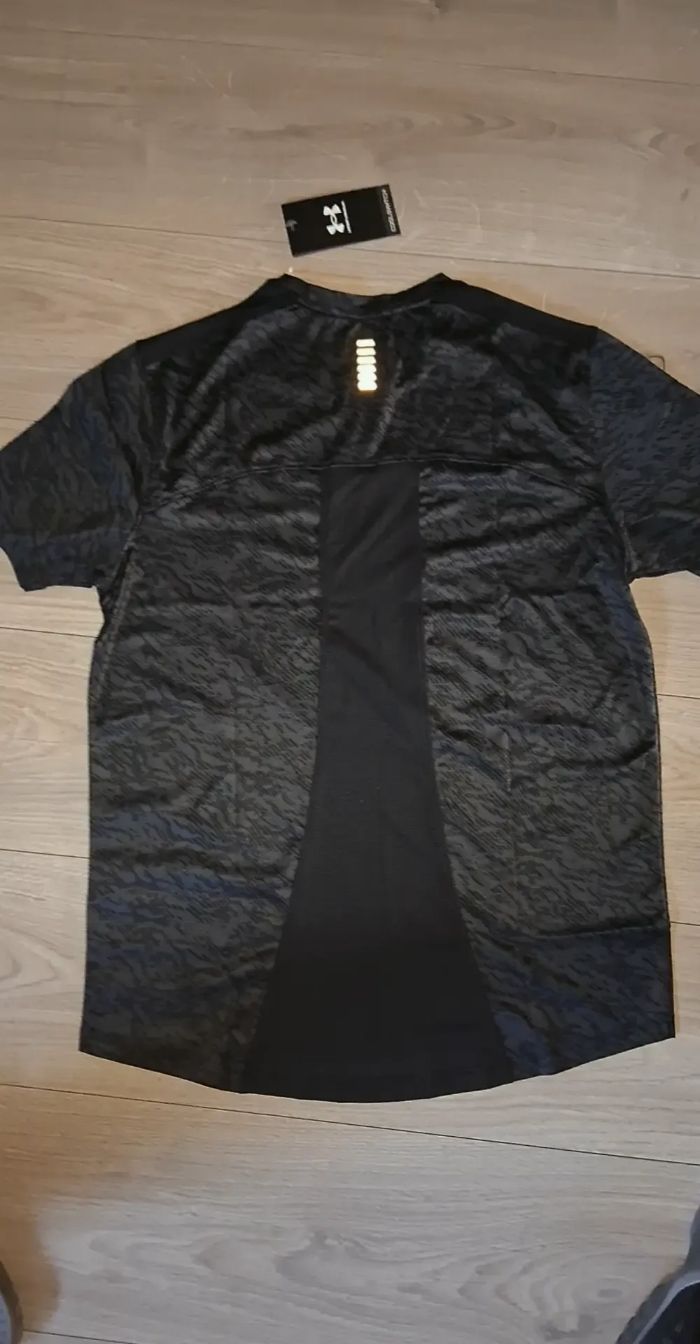 Haut under armour noir taille M - photo numéro 7