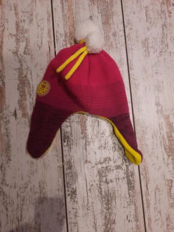 bonnet avec peluche pompon