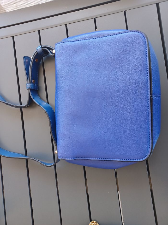 Sac à mains en bandouillère  bleu électrique nafnaf neuf - photo numéro 2