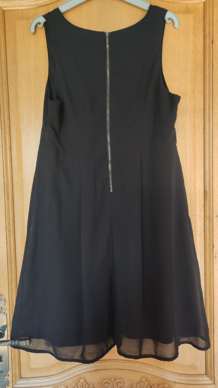 robe noire sans manche Jennifer taille 42 - photo numéro 2