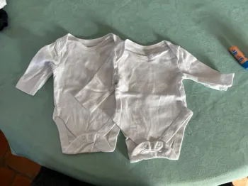 Lot de 2 bodies manches longues Primark - 1 mois