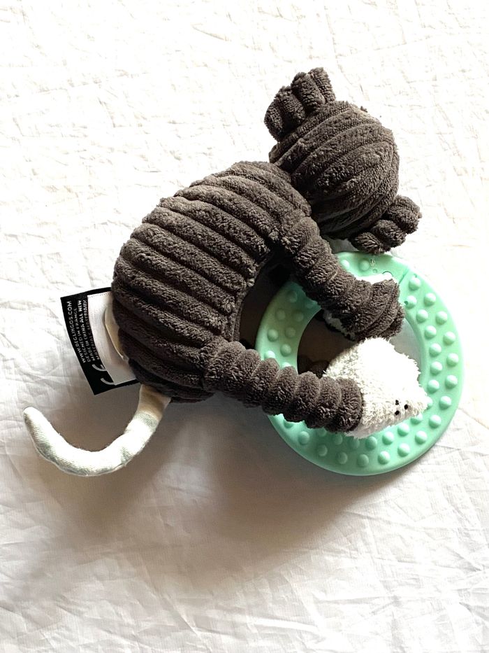 Petit Singe Chimpanzé Anthracite Grand Cercle Anneau Vert Animal Faune Peluche Petits Enfants Bébés - photo numéro 4