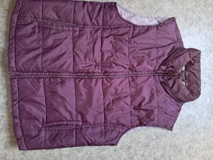 Veste violette sans manche