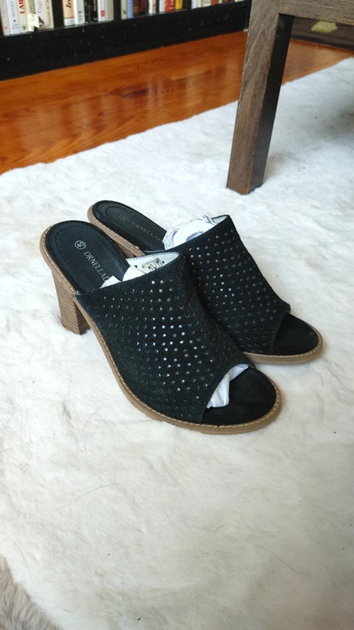 Mule en cuir daim noire talon 8 cm