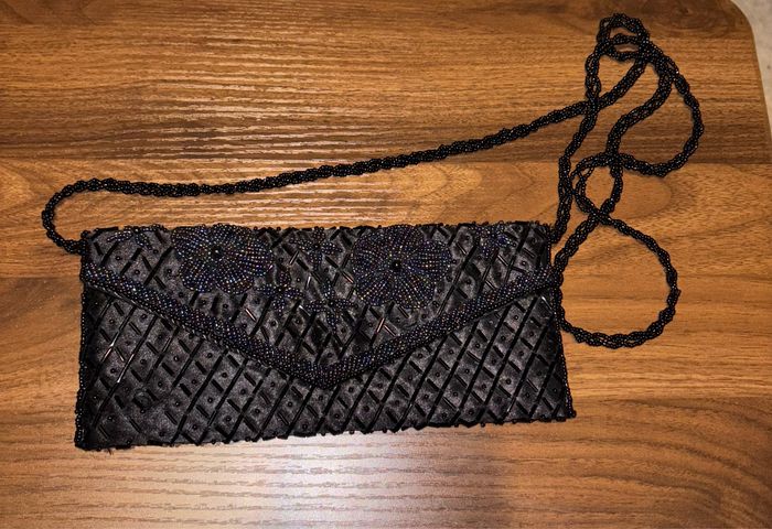 Sac à mains pochette perle noir