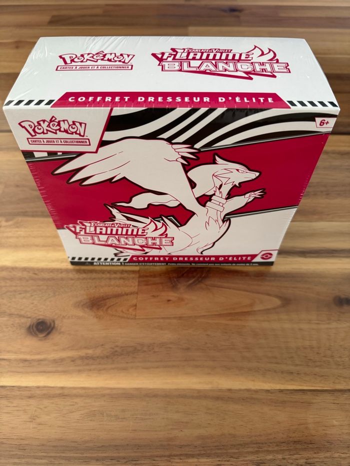 🔹 Coffret Pokémon – Dresseur d’Élite Écarlate & Violet : ETB Flamme Blanche 10.5 🔹 - photo numéro 3