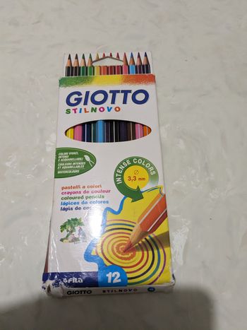Boite de crayons de couleur Giotto Stilnovo , couleurs intenses et aqurellables.