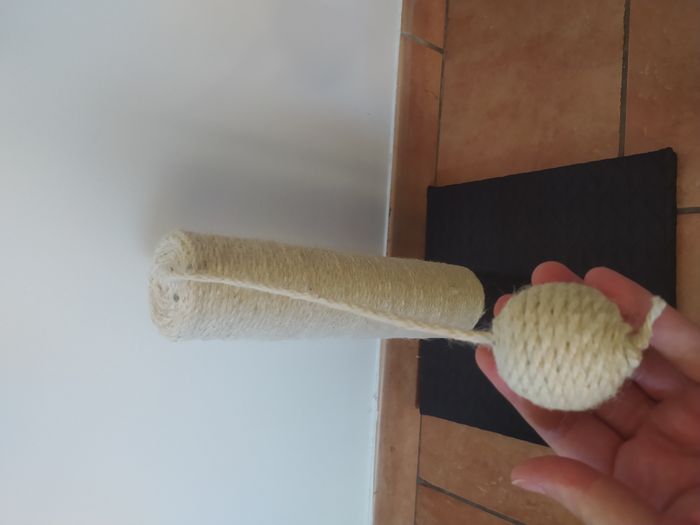 Poteau Griffoir pour chat en très bon état - photo numéro 2