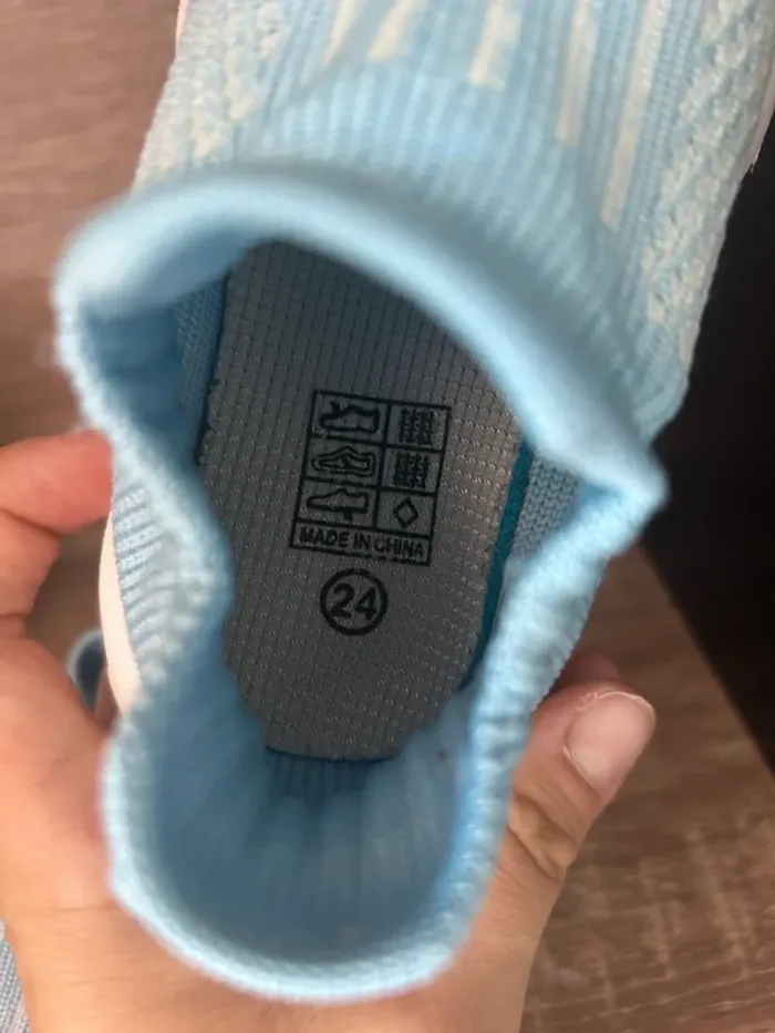 Chaussures chaussettes T24 bleu clair - photo numéro 5