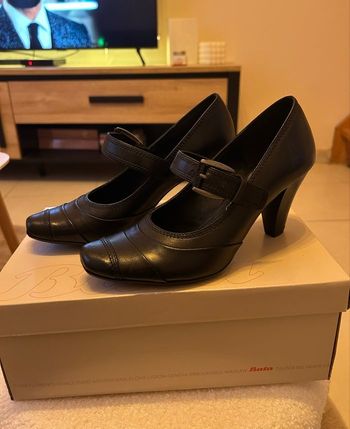 Talons Bata en cuir taille 37