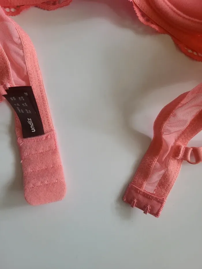 Soutien-gorge push-up en dentelle fuchsia - photo numéro 3