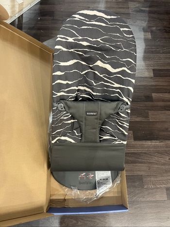Transat bliss  babybjorn  coton beige et noir zèbre   jamais utilisé sous carton