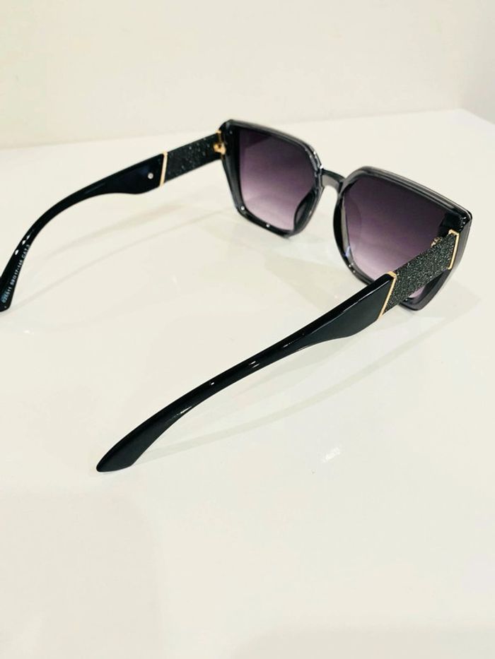 Lunette de soleil femme grise verres dégradés bras en strass UV protection catégorie 3 - photo numéro 7