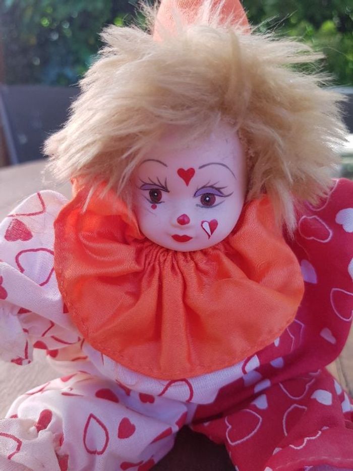 Clown rouge tête porcelaine. 16 cm.