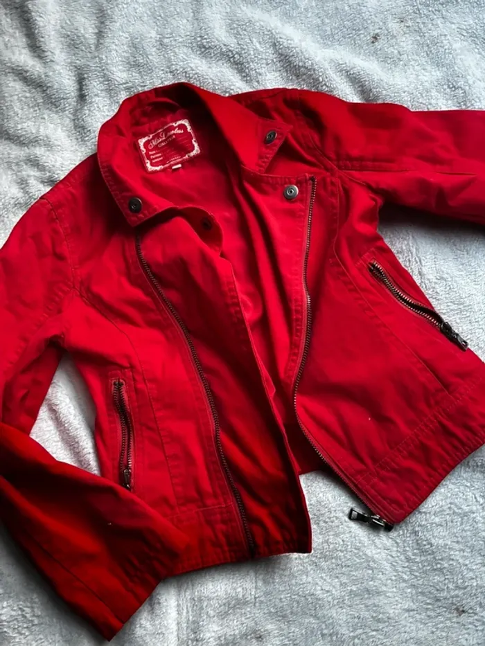 Veste rouge 8 ans