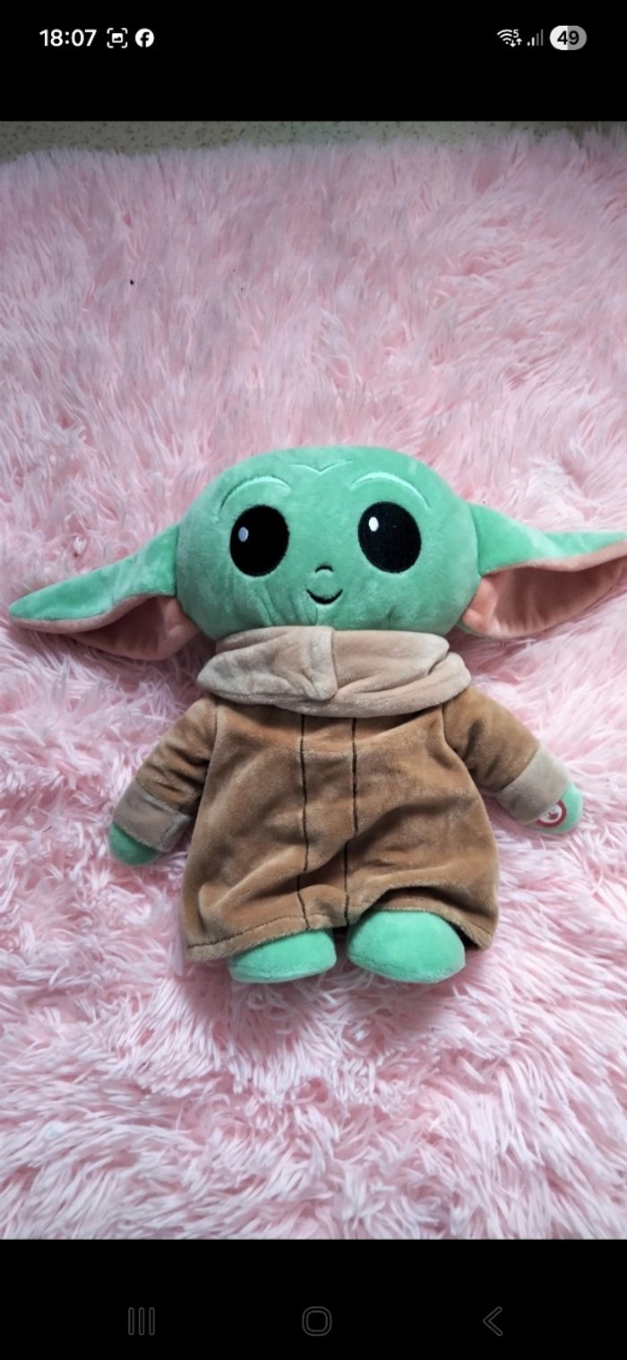 Peluche bébé yoda