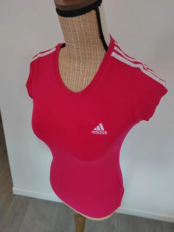 Tee-shirt Adidas rose
Taille 36
Excellent état