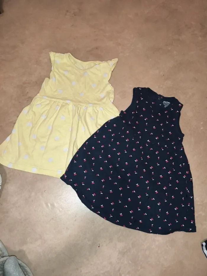 Deux robes sans manches taille 18-24 mois marque diverses