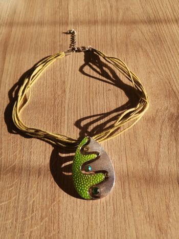 Collier fantaisie vert.