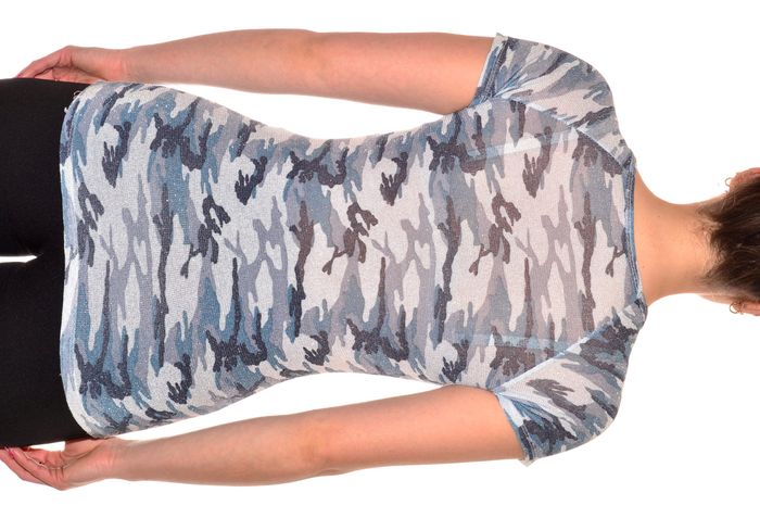 tshirt fin motif armée gris bleu col V ajusté taille M - photo numéro 2