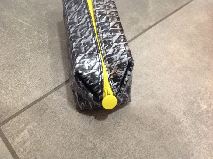 Trousse grise et noire argentée motifs géométriques - photo numéro 2