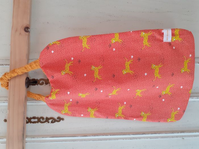 Bavoirs - Lot de 4 Serviettes de cantine maternelle élastiquées Orange léopard (R7/2025) - photo numéro 2