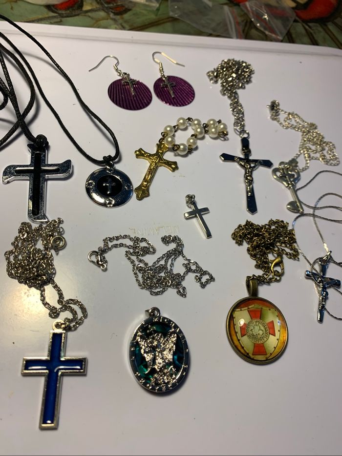 Gros lot bijoux accessoires religieux ( lire descriptif) - photo numéro 6