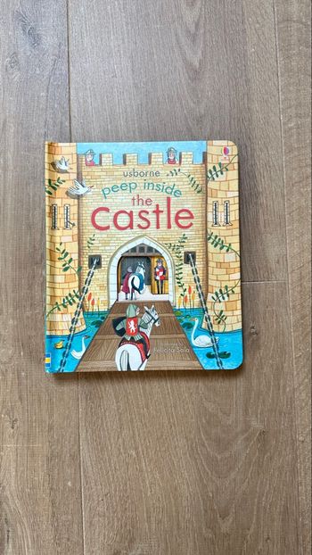 🍃 Livre pop-up Peep Inside the Castle – Usborne – Très bon état