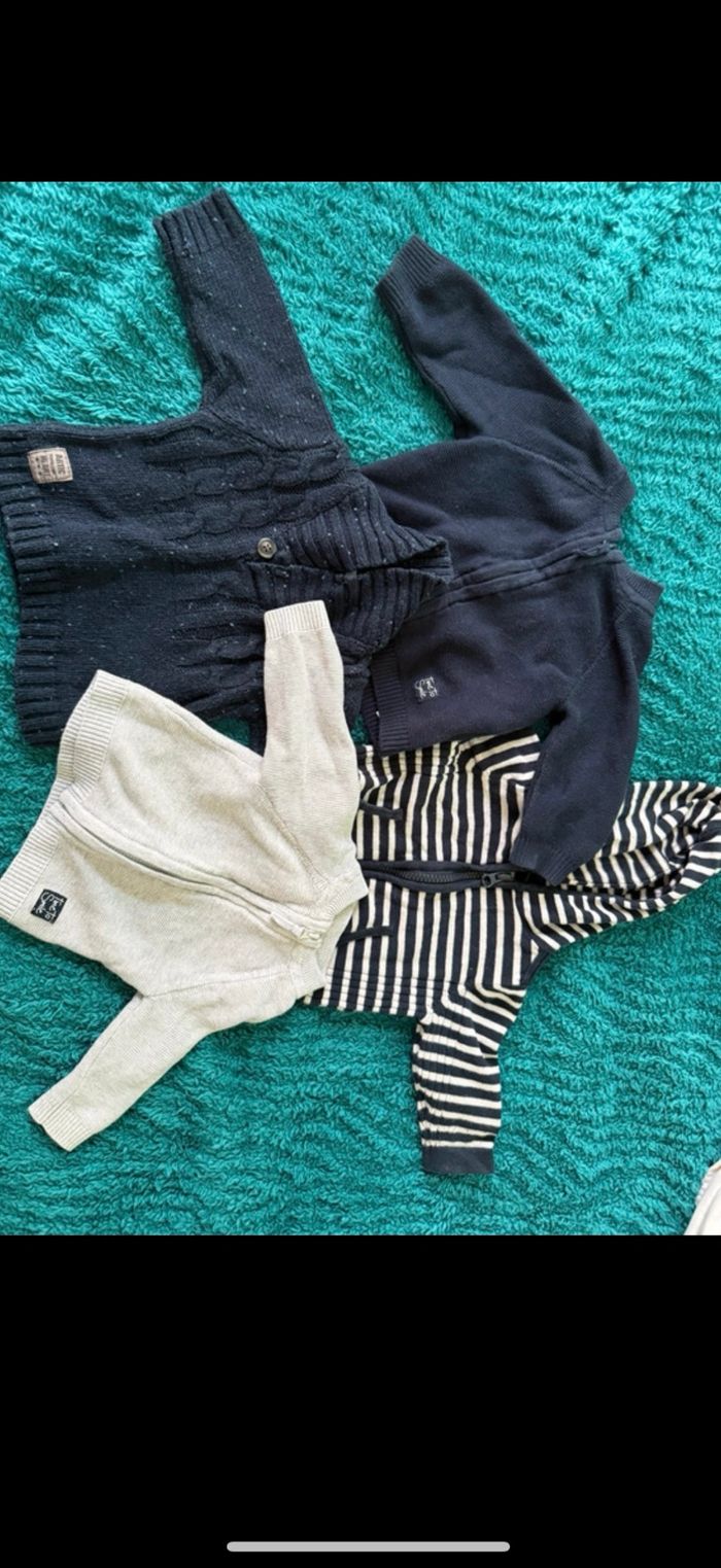 Lot de 12 gilets/pulls