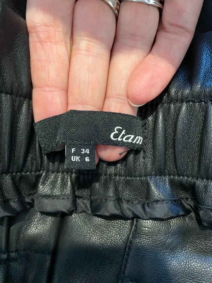 Jupe courte noir taille haute élastique en similicuir avec ceinture Etam taille 34 - photo numéro 5