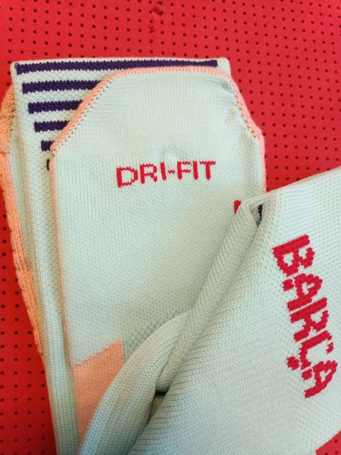 Chaussettes de foot FC Barcelone, Nike Authentique Officiel taille 42/46, neuf - photo numéro 4