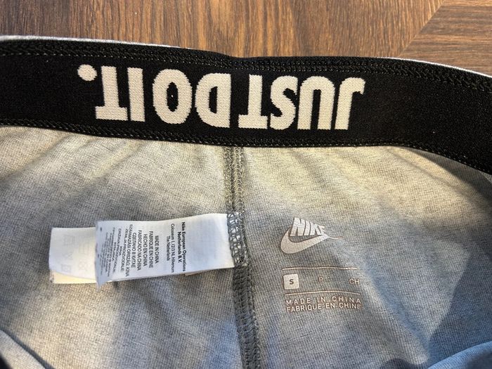 Nike legging gris taille S - photo numéro 2