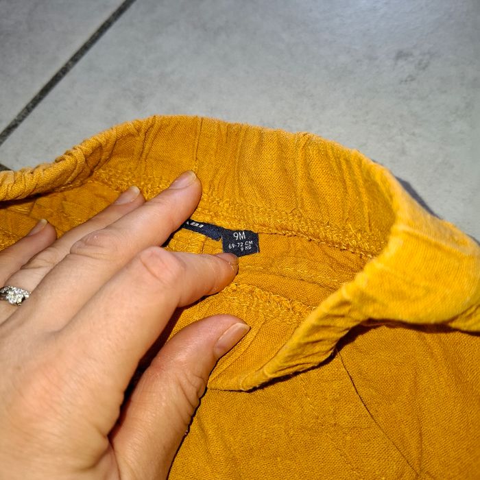 Lot #22 -  1 short et 2 pantalons été 9 mois Orchestra, H&M et Kiabi - photo numéro 3
