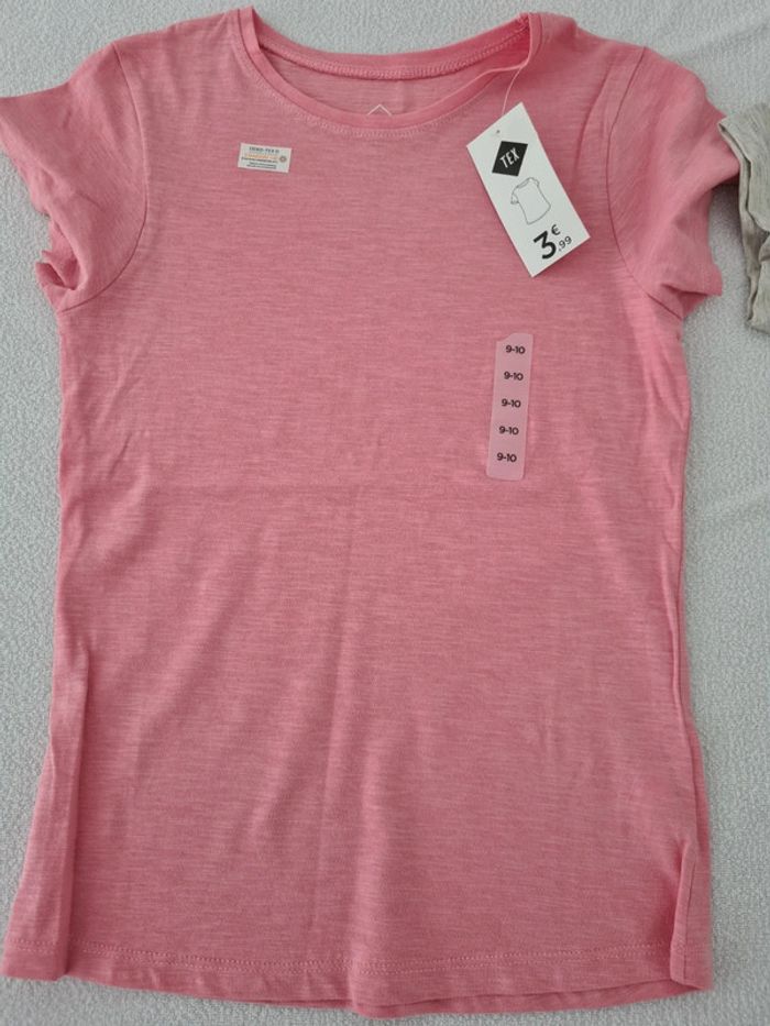 Lot de 2 T-shirts neufs - photo numéro 2